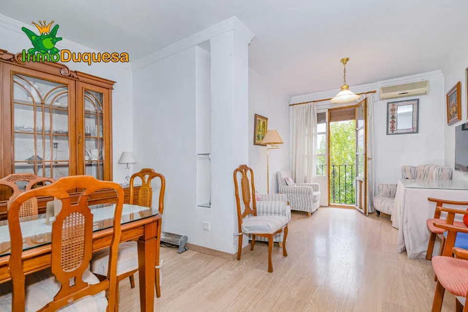 Piso de 4 dorm. con ascensor y Plaza de aparcamiento. Avda. de Madrid.