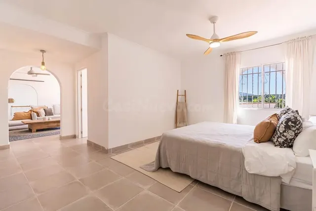 Villa exclusiva con piscina privada y casa de invitados independiente — 14