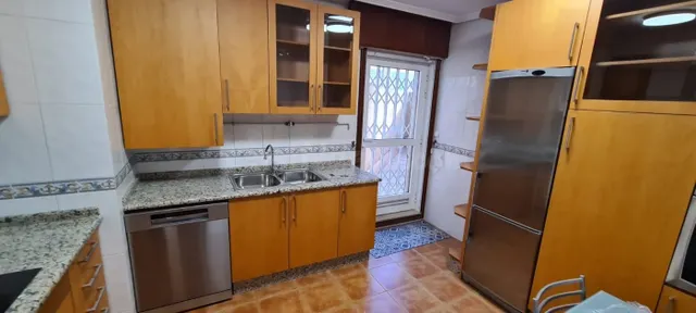 PISO EN VENTA EN LA ZONA DE PONTEPEDRIÑA - foto 4
