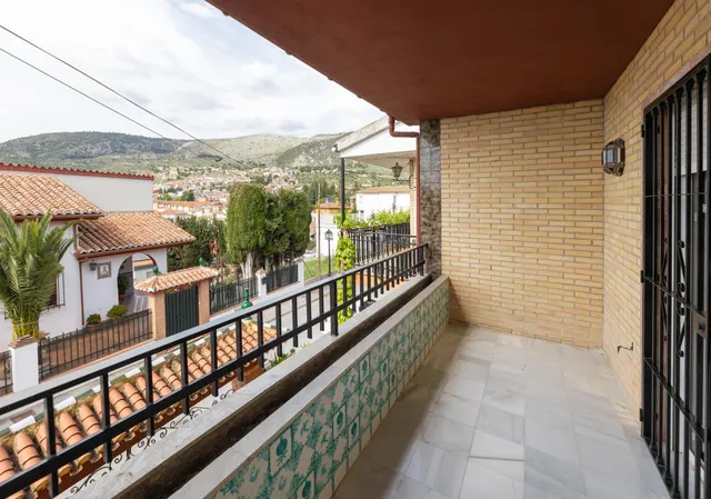 Espectacular chalet independiente con piscina en Alfacar — 25