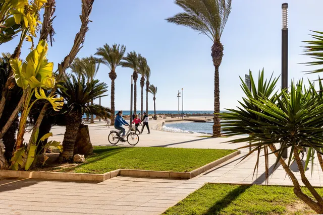 Apartamento 2 dormitorios con parking y piscina comunitaria en Torrevieja — 26