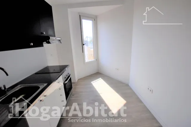REFORMADO Y AMPLIO CON TERRAZA JUNTO AL AYUNTAMIENTO — 25