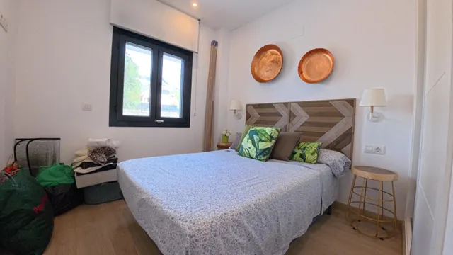 Amplio apartamento de esquina en planta baja con parcela y estudio exterior — 19