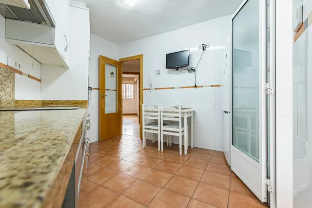 Vivienda de 3 dormitorios con terraza en calle del Pilar, centro de Murcia. — 4