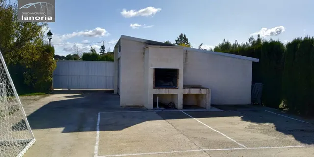 Grupo la Noria Vende Chalet Urbano de 370m2 a pocos km de Albacete. — 17