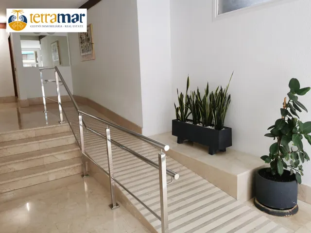 Amplio piso en pleno centro de cornellà con gran terraza — 30