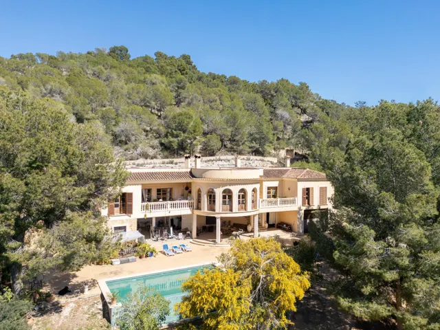 Chalet unifamiliar de 5 dormitorios y 5 baños, con piscina, garaje, ascensor y apartamento de invitados en Peguera (Calvià) — 38
