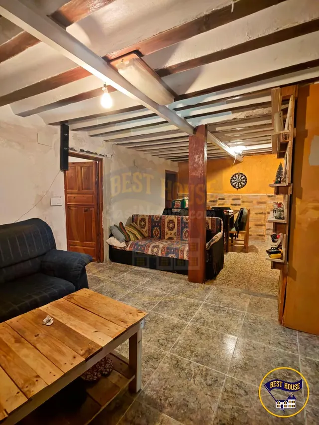 AMPLIA CASA DE 6 habitaciones EN MOHORTE — 31