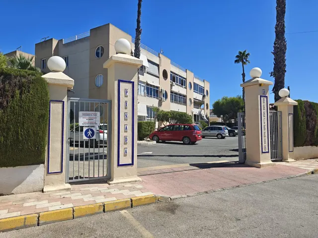 APARTAMENTO DE 2 DORMITORIOS CON PISCINA, APARCAMIENTO Y GRAN BALCÓN CERRADO EN TORREVIEJA — 15