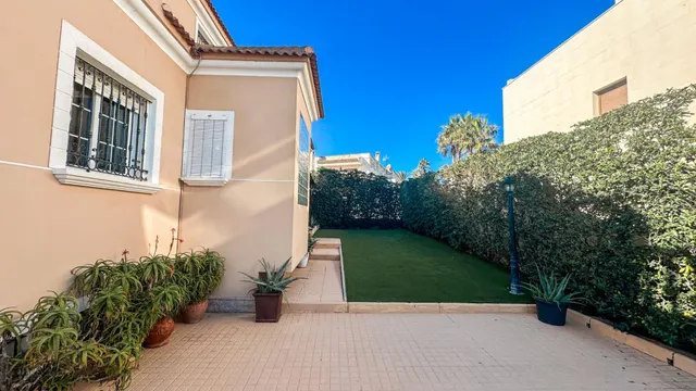 Villa 6 habitaciones 290m² en venta - Torre la mata — 46