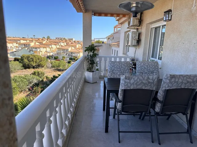 Apartamento de 2 dormitorios cerca del Boulevard La Zenia • 