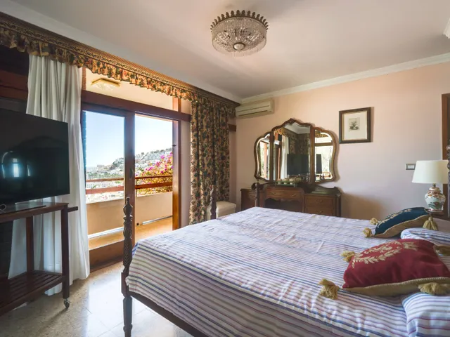 Chalet independiente junto a Paseo de Chil, con jardín, ascensor y vistas a la bahía — 45