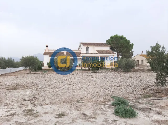 Casa de Campo con cuatro dormitorios en El Campillo
