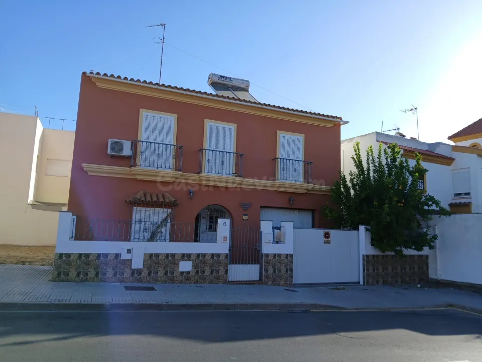 VIVIENDA INDEPENDIENTE CON TERRENO