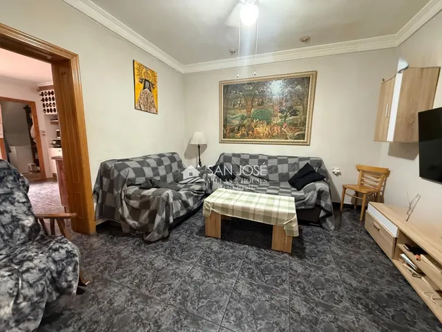 SE VENDE CASA EN ASPE CON TERRAZA Y TODO EXTERIOR - foto 3