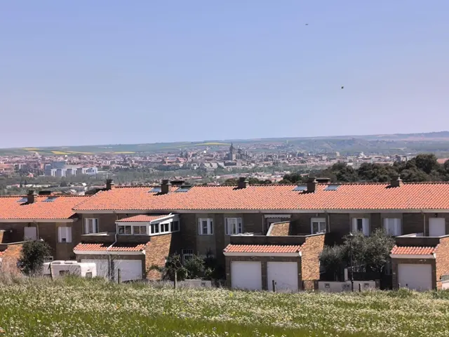 Urbis te ofrece un espectacular chalet adosado en venta en la urbanización Peñasolana 2, Carrascal de Barregas, Salamanca. — 23