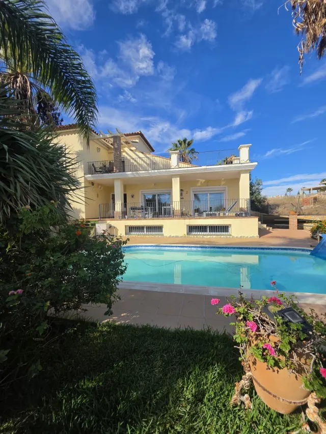 se vende chalet en casares golf - foto 2
