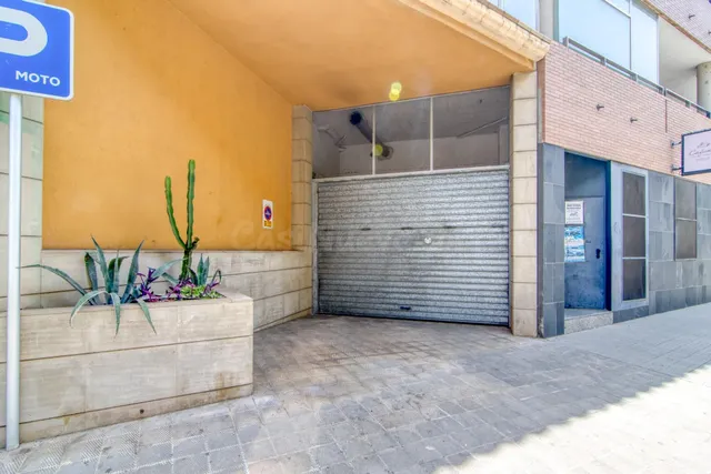 Plaza de parking en venta en Roses – Zona Cines y Mercado - foto 3