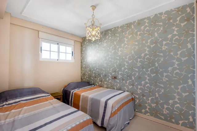Apartamento en venta en Torrevieja, ubicado en la zona de La Loma, a pocos minutos a pie de la Playa del Cura. Primera línea de mar! — 24