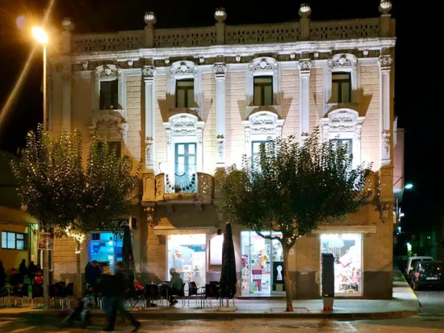 EDIFICIO COMERCIAL EMBLEMÁTICO — 4