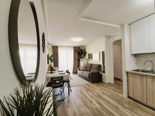 Apartamento reformado con piscina comunitaria, Alicante, Torrevieja. 3 habitaciones | 60 m2 | A 300 metros del mar — 10