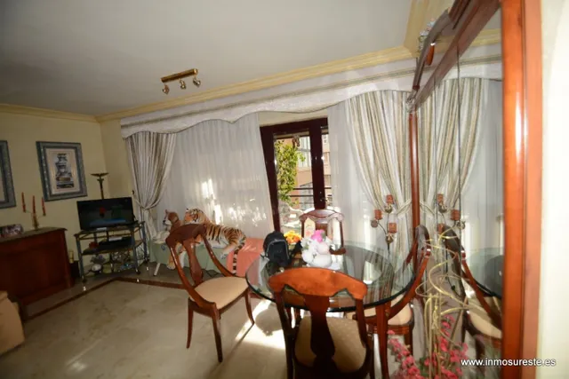 ¡¡ GRAN OPORTUNIDAD. VIVIENDA CÉNTRICA EN ORIHUELA !! Piso de 102 m2. construidos, distribuidos en 3 habitaciones, 2 baños. Zona Centro de Orihuela. — 3