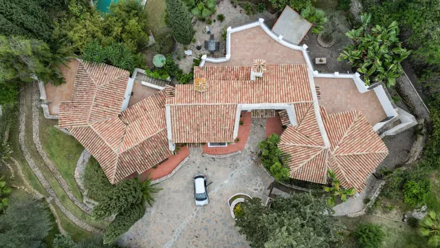 EXCEPCIONAL VILLA EN VENTA EN UN ENTORNO TROPICAL — 2