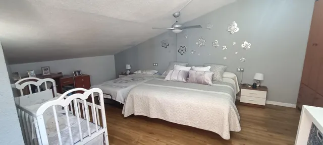 CASA DE 3 PLANTAS CON GARAJE Y PISCINA PRIVADA — 36