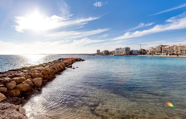 Piso de esquina en el centro de Torrevieja – ¡a solo 400 m del Paseo Marítimo! — 31