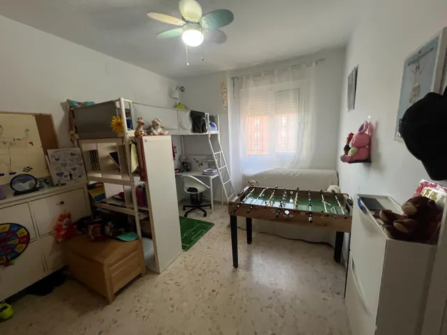 Vivienda con terraza y 4 dormitorios en Santa Clara, urbanización privada con zonas verdes. — 28