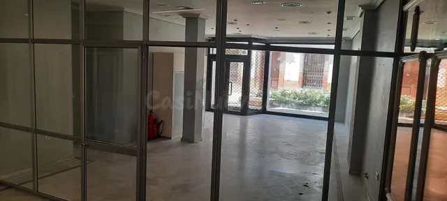Local de 200 m2 en el centro, con aseos. - foto 5