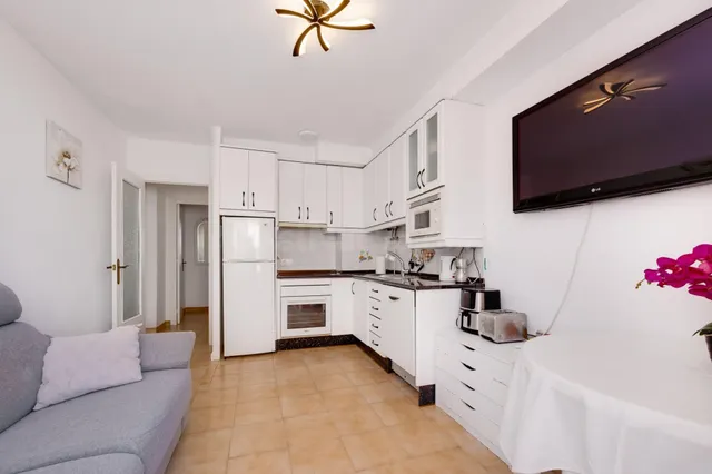 UN ACOGEDOR APARTAMENTO EN EL CENTRO DE TORREVIEJA — 2