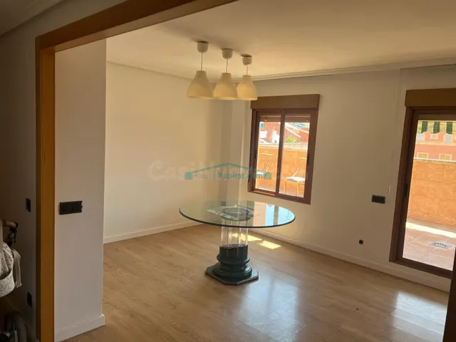 Ático con terraza, vistas abiertas y orientación sur en el c - foto 4