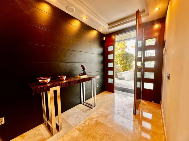 Exclusiva villa de lujo en Ciutat Diagonal, Esplugues de Llobregat, con vistas panorámicas a Barcelona y al mar — 16