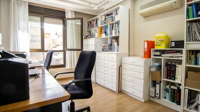 Piso en  Gran Avenida de Elda, buena orientación, amplio e inmejorable ubicación. — 4