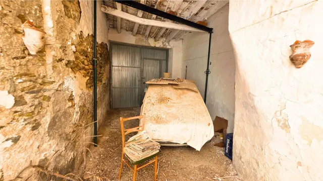 ¿Buscas espacio sin límites? 400 m2 de puro potencial en el corazón de Uleila. — 31