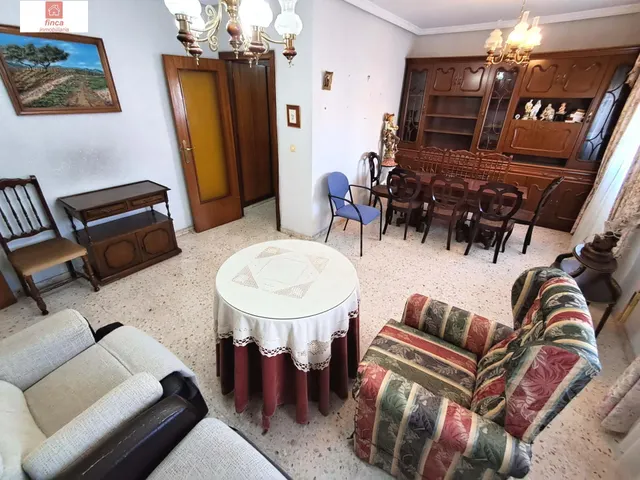 SE VENDE PISO PLANTA BAJA EN MONTIJO, ZONA EL MOLINO, ZONA T