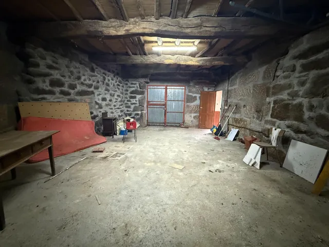 SE VENDE CASA CON PARCELA EN SANDIAS. — 46