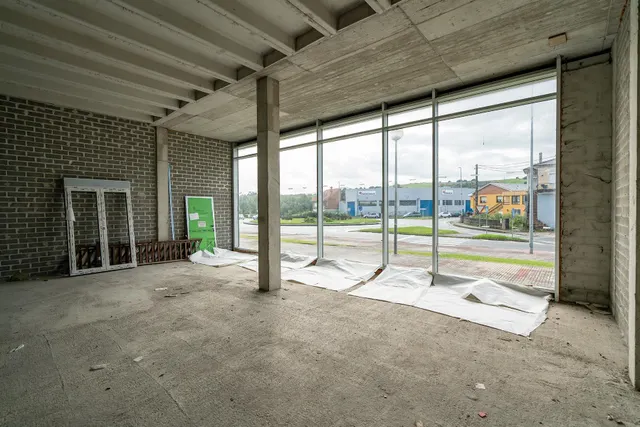 Local comercial en Centro de Negocios con 10 metros de escaparate — 4