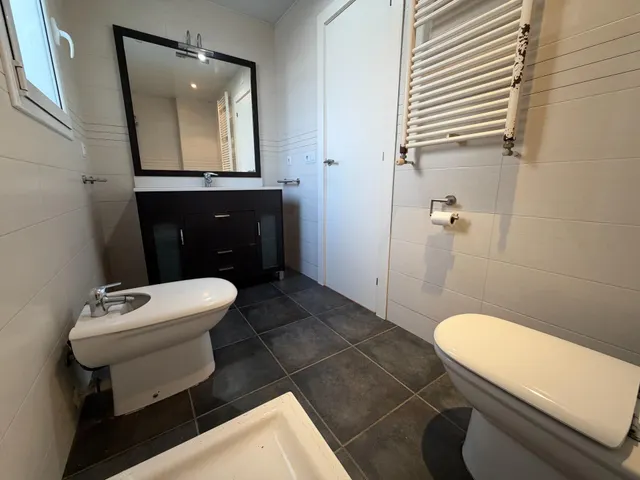 Ático de 2 habitaciones más despacho con terraza de 22 m2 - foto 3