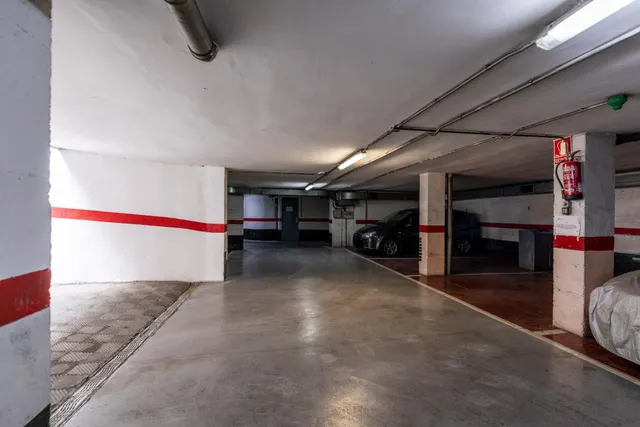 Plaza de garaje de 12m2 en venta en la muy demandada para estacionamiento calle de Hernani — 11