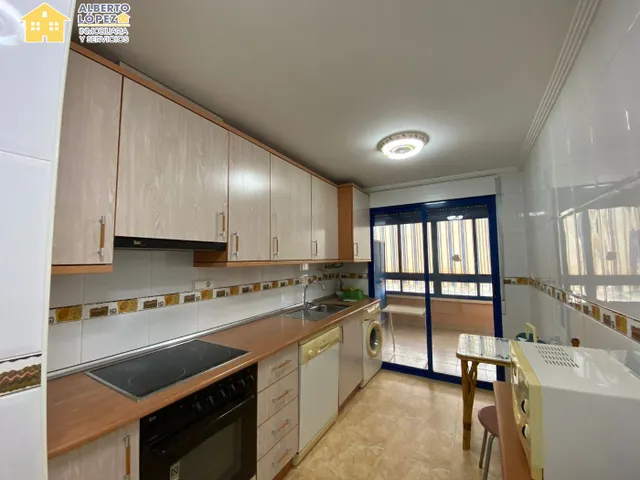 Vivienda de 3 dormitorios en alquiler de larga estancia en El Altet, Elche. — 11