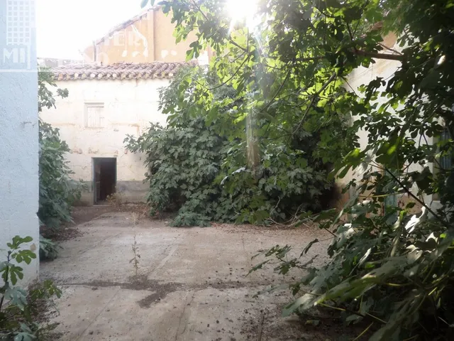 *CASA DE DOS PLANTAS CON LOCALES JUNTO A PLAZA DE ESPAÑA* Fa - foto 2
