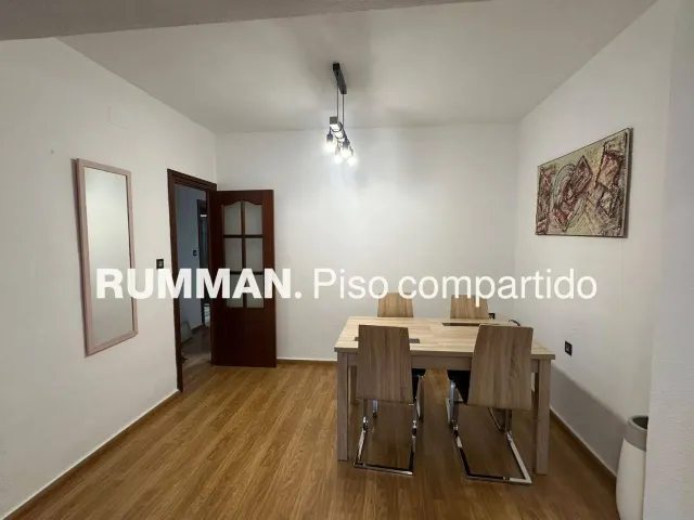 EST / TRAB. Piso de TRES dormitorios, zona Jardines del Triunfo — 11