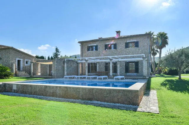UNA VILLA ÚNICA EN ALARÓ: 22.000 M2 DE NATURALEZA, PRIVACIDA