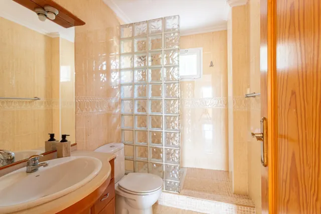 Bungalow de 3 dormitorios 2 baños con piscina privada y jardín en Zeniamar · Orihuela Costa — 20