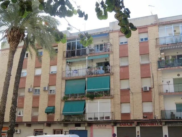 Oportunidad Única en Vistabella: Piso con Gran Potencial por
