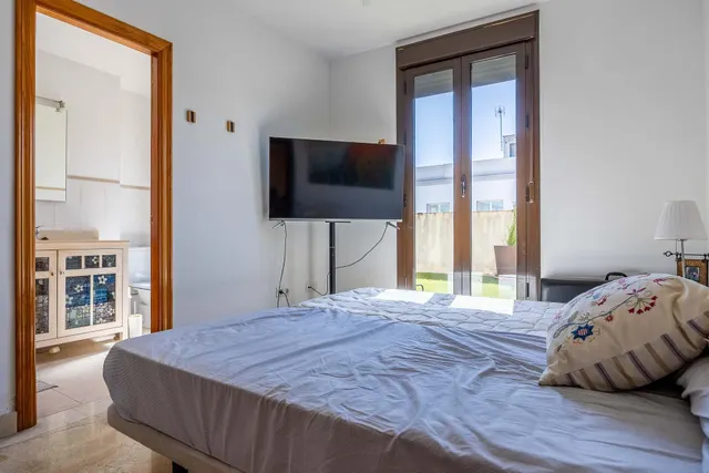 se alquila piso  SIN MUEBLES de 2 habitaciones 2 baños, terraza, garaje en castilleja de la cuesta — 10