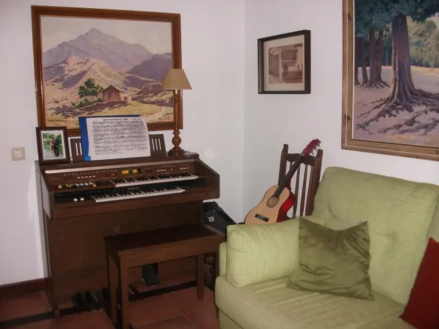 ¡¡¡ESPECTACULAR PARCELA DE 2264M, CON PISCINA, PISTA DE TENIS EN URB. AGUA SOL. — 24