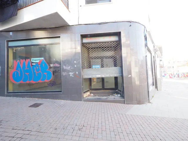 Se vende local comercial en mollet del valles — 12